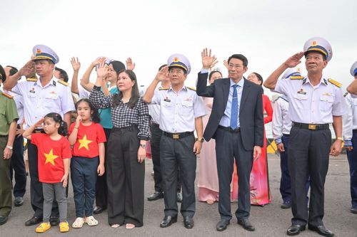 Đưa Tết ra Trường Sa