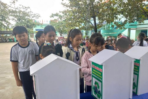 Hội Liên hiệp Phụ nữ xã Vĩnh Phương: Ra mắt mô hình 'Ngôi nhà pin - Đổi pin cũ nhận quà'