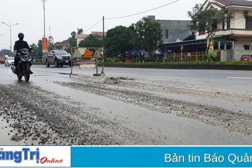 Quốc lộ 1 đi qua Quảng Trị nhiều chỗ hư hỏng nặng