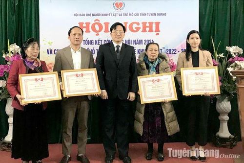 Trên 5,3 tỷ đồng hỗ trợ người khuyết tật và trẻ mồ côi