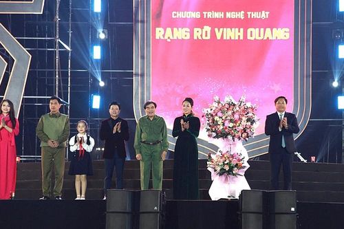 Vĩnh Phúc: Đặc sắc chương trình nghệ thuật 'Rạng rỡ vinh quang'