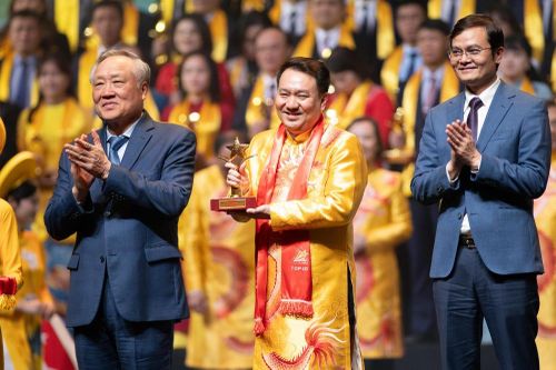 PNJ ghi danh trong Top 10 Sao Vàng Đất Việt 2024