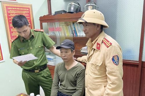 CSGT chặn bắt đối tượng bỏ trốn khỏi nơi giam giữ
