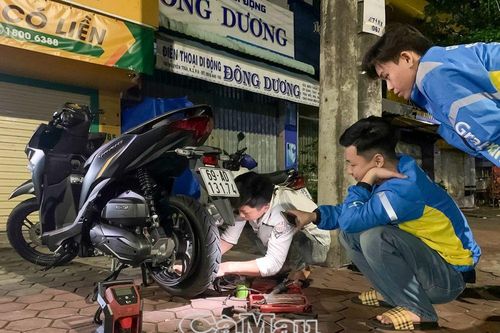 Nghề 'cứu hộ' đêm