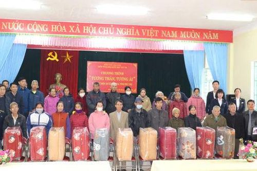 Kiểm toán nhà nước khu vực VII tổ chức chương trình 'Tương thân tương ái' mừng xuân Ất Tỵ tại 06 tỉnh Tây Bắc và trao tặng nhà tình nghĩa tại tỉnh Lào Cai