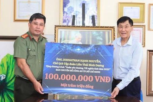 Ông Johnathan Hạnh Nguyễn đồng hành cùng chương trình 'Xuân yêu thương, Tết Nghĩa tình' của Ban Chuyên đề Công an TPHCM