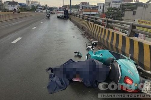 Tài xế xe ôm công nghệ tử vong tại chỗ sau cú va chạm với xe bồn