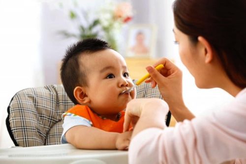 Chung tay chăm sóc sức khỏe bền vững cho bà mẹ và trẻ em Việt