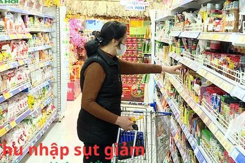 Thu nhập sụt giảm, nhiều người thay đổi thói quen tiêu dùng