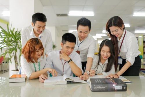 Top 5 ngành học được mệnh danh là 'hái ra tiền' trong năm 2025