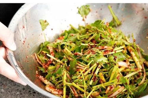 Loại rau mùa đông này chế biến đơn giản được nhiều món ngon giúp ổn định huyết áp và phòng bệnh viêm đường hô hấp