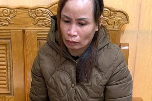 Lẻn vào trường 'vuốt tóc' tháo trộm 9 dây chuyền bạc của học sinh