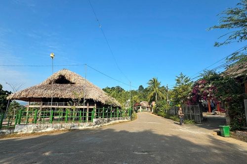 Về chiến khu xưa