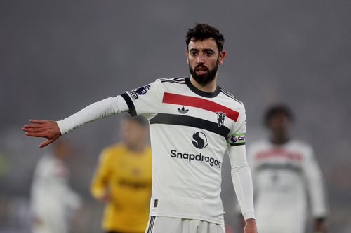 Bruno Fernandes lập kỷ lục nhận thẻ đỏ