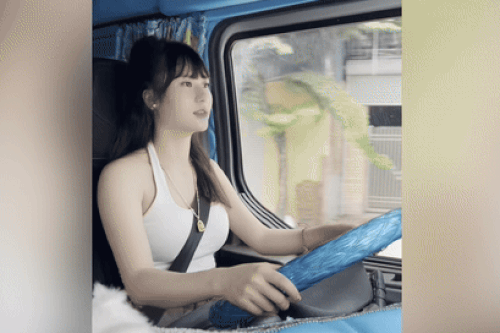 Vẻ ngoài như hot girl của nữ tài xế xe tải ở Tuyên Quang