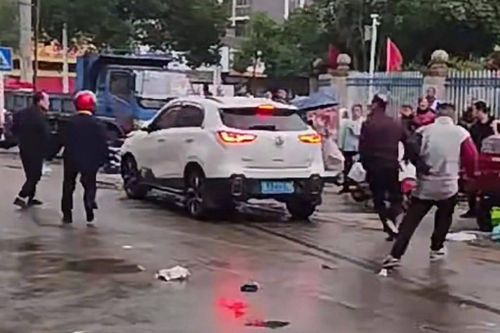 Tài xế 'điên' ở Trung Quốc đâm xe khiến 18 trẻ bị thương lĩnh án tử