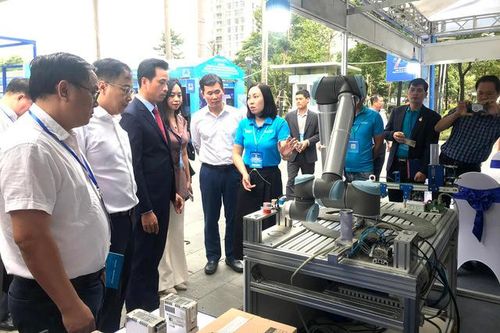 Công nghiệp công nghệ số thúc đẩy cách mạng chuyển đổi số