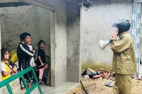 Quảng Ngãi: núi nứt và sạt lở đe dọa hàng trăm nhân khẩu