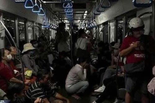 TP Hồ Chí Minh: Metro số 1 gặp sự cố, khách chờ trên toa cả giờ