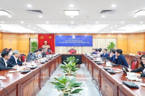Thúc đẩy mạnh mẽ hệ thống nghiên cứu khoa học, công nghệ