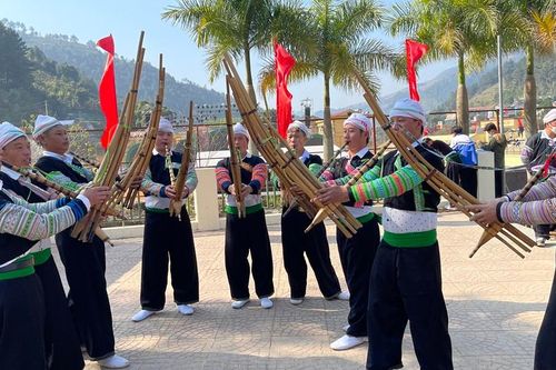 Khai mạc Festival Khèn H'Mông, lễ hội hoa Tớ dày Mù Cang Chải