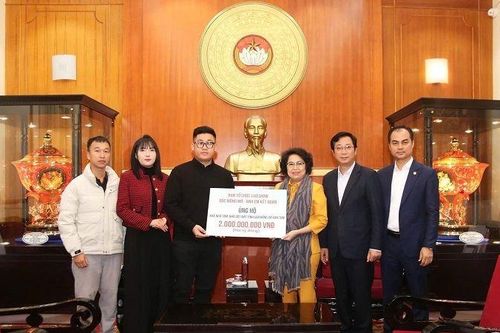 Ban tổ chức liveshow trao 2 tỷ đồng xóa nhà tạm, dột nát tại Cao Bằng và Kon Tum