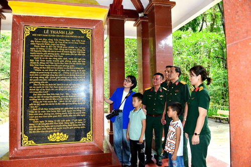 80 năm, Tiếng súng reo