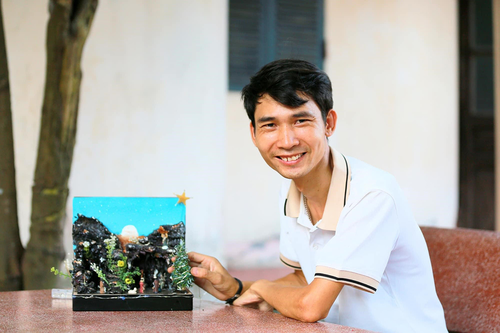 Chàng trai đam mê tái chế rác thải để hiện thực hóa 'giấc mơ xanh'