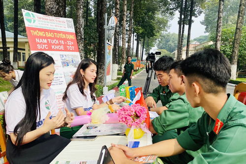 Ngày hội giới thiệu việc làm cho chiến sĩ xuất ngũ tại TP Hồ Chí Minh