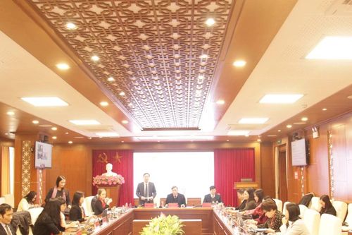 Tăng cường chính sách hỗ trợ nâng cao tỷ lệ tham gia cấp ủy của cán bộ nữ