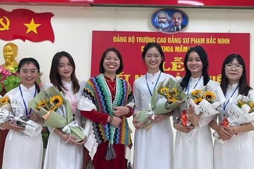 Bắc Ninh ươm mầm hạt giống đỏ trong sinh viên