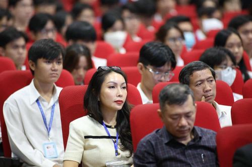 ĐH lớn thứ 2 cả nước, có hơn 50% giảng viên trình độ tiến sĩ
