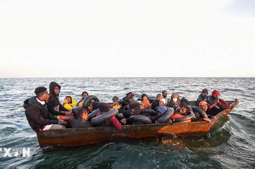 Tàu chở người di cư chìm ngoài khơi Maroc khiến 70 người mất tích