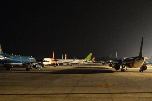 Đề nghị xe buýt, taxi, xe công nghệ tăng tần suất chở khách bay đêm dịp Tết