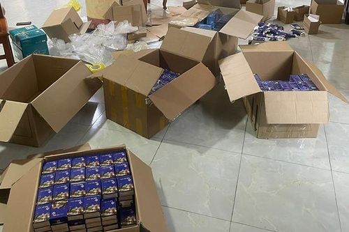 Bắt nhóm đối tượng sản xuất, buôn bán thực phẩm chức năng giả