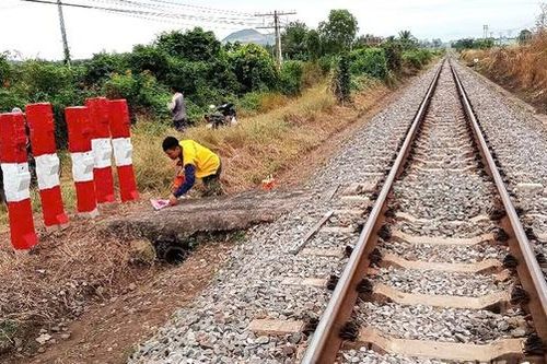 Bình Thuận: Đóng các lối đi tự mở trên đường sắt để tránh tai nạn giao thông