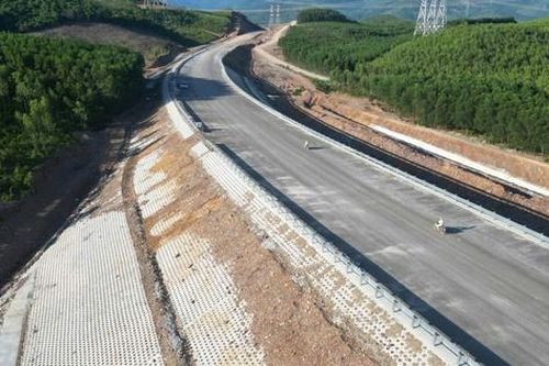 Hộ dân cuối cùng tự nguyện bàn giao mặt bằng dự án cao tốc qua Quảng Bình
