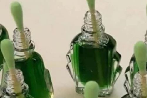 3 công dụng khi cắm chiếc tăm bông vào lọ dầu gió, rất ít người biết
