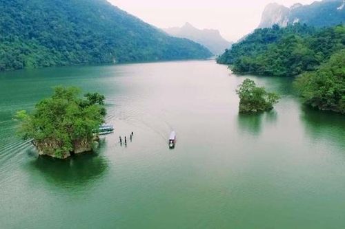 Hồ nước ngọt lớn nhất Việt Nam đẹp như tranh vẽ, tuổi đời hơn 200 triệu năm nằm ở tỉnh nào?