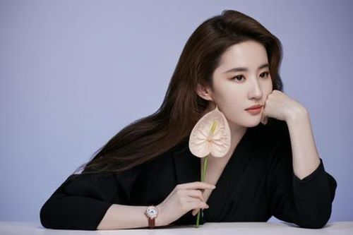 Lưu Diệc Phi công bố tin vui ở tuổi 37
