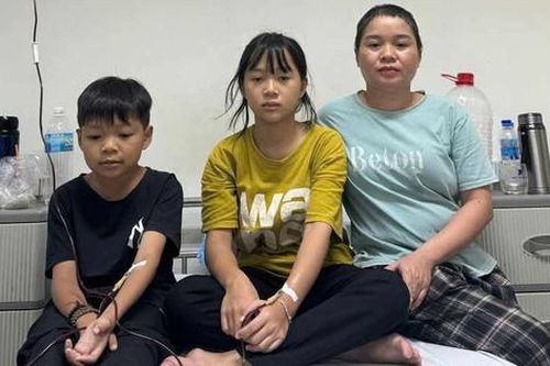 Mẹ ung thư cầu xin giữ lại đôi tay để chăm lo cho 2 con nhỏ mắc bệnh hiểm nghèo