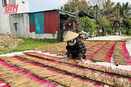 Nhộn nhịp làng nghề hương bài hàng trăm năm tuổi