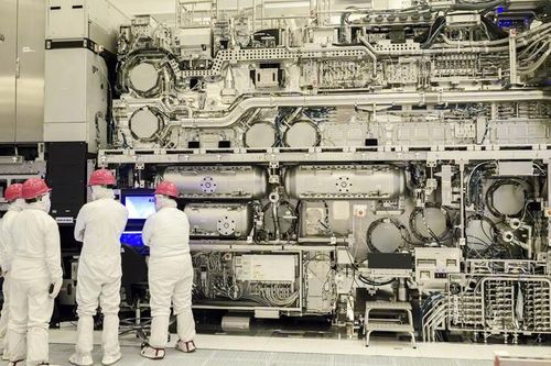 'Lệnh cấm xuất khẩu công nghệ EUV' khiến năng lực sản xuất chip của Trung Quốc chậm 10-15 năm so với Mỹ hay Đài Loan