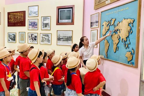 Tìm giải pháp giữ chân giáo viên hợp đồng