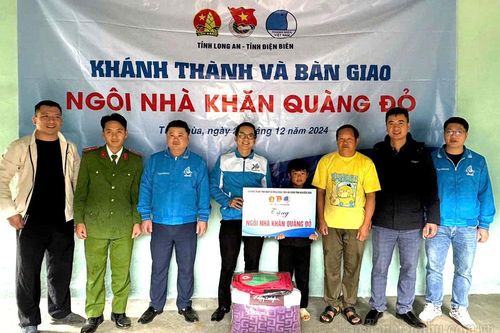 Khánh thành và bàn giao nhà Khăn quàng đỏ cho học sinh khó khăn huyện Tủa Chùa