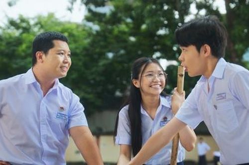 Kính Vạn Hoa: Bắt đền con ma ngợi ca tình bạn và ước mơ xanh