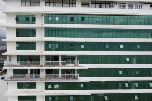 Tòa nhà Mường Thanh 60 Trần Phú: Có 7 căn hộ tại tầng 41 - 42 cơi nới trái phép ban công trên mái hiên