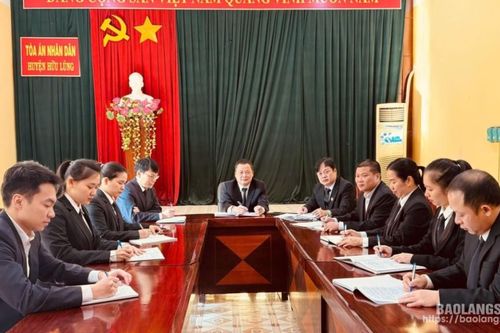 Tòa án Nhân dân huyện Hữu Lũng Học Bác gắn với thực hiện công tác chuyên môn