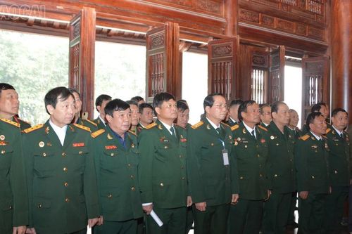 Đoàn đại biểu doanh nghiệp, doanh nhân Cựu chiến binh báo công dâng Bác