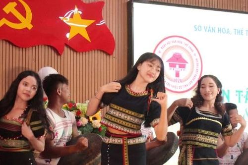Giữ gìn nguồn lực nội sinh của các DTTS